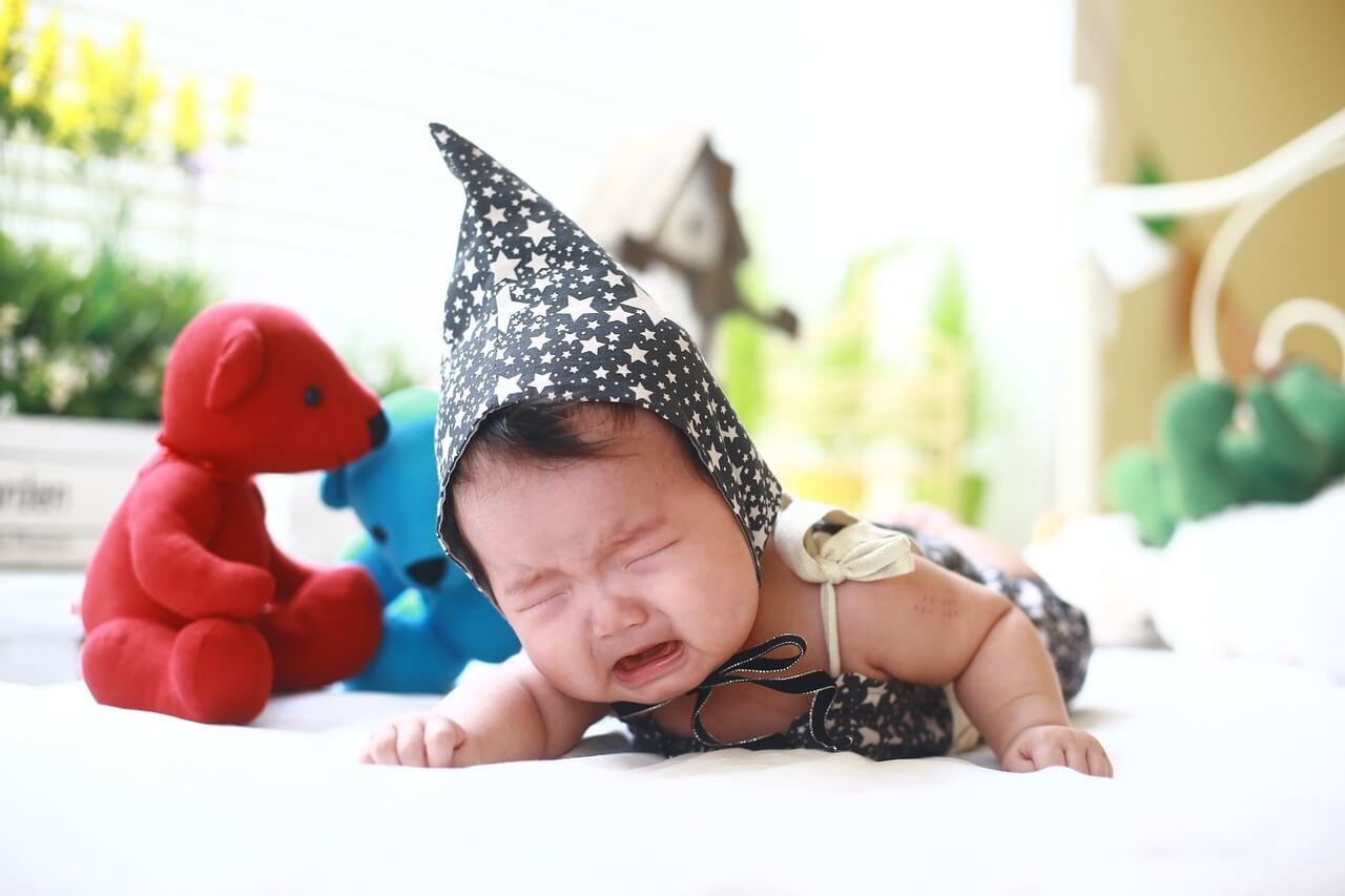 Bébé qui pleur Psychomotricité fine